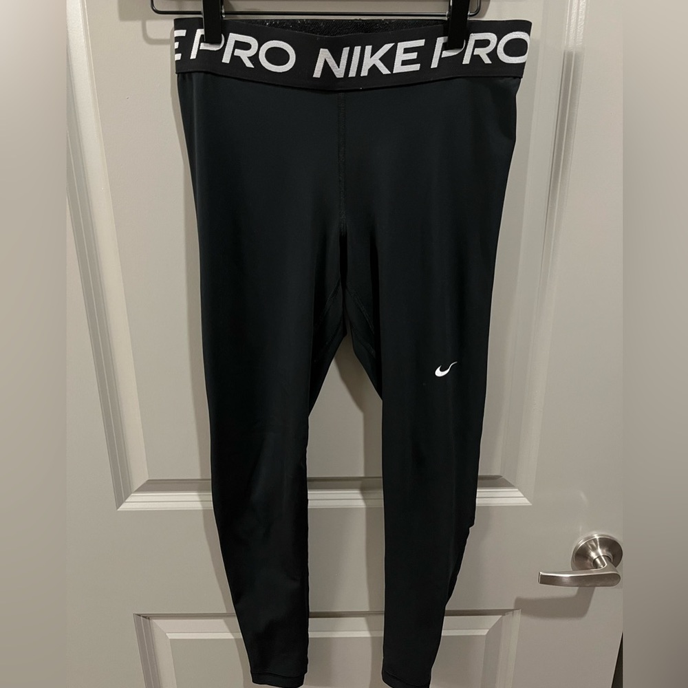 Women’s Black Nike Pro Leggings